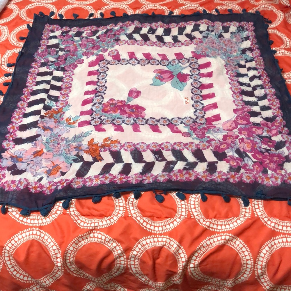 AEO adorable patterned scarf